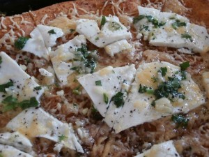 Pizza – chlebek czosnkowy