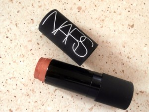 Od kremu do pudru – Lamu Multiple NARS