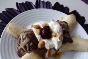 Deser bananowy z sosem toffi