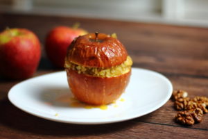 Pieczone jabłka nadziewane kaszą bulgur
