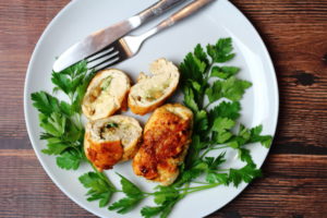 Roladki z kurczaka nadziewane kurkami