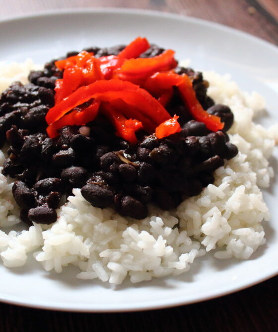 Karaibska czarna fasola z ryżem