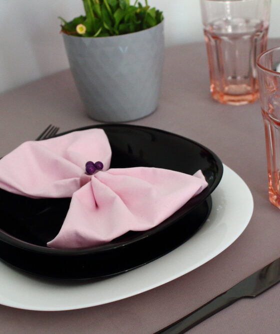 Serwetka składana w kokardkę