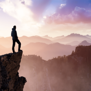 Jedwabna apaszka – stylowe must have