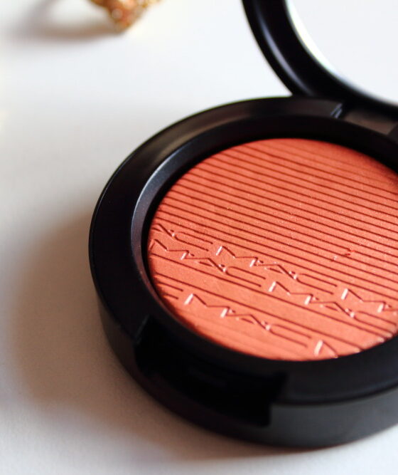Extra Dimension Blush MAC – szczypta koralu