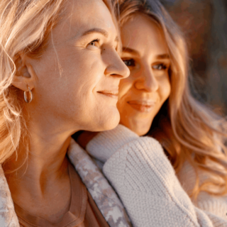 Czerwone cienie – wakacyjny makijaż